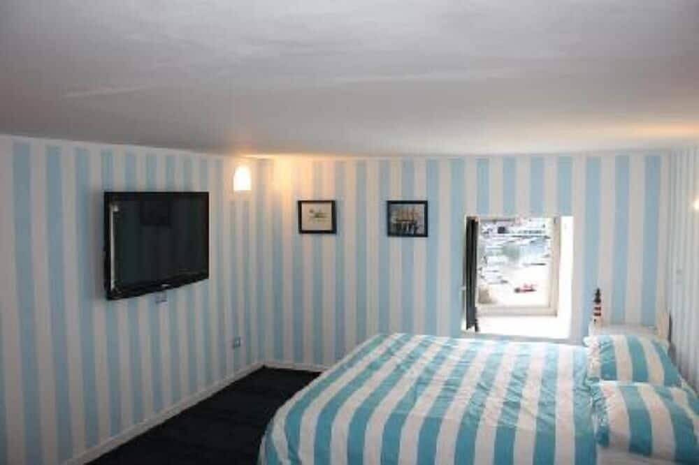Entire apartment, Attic on the harbor, Corso Carlo Pisacane 99, Ponza in Ponza, Lazio