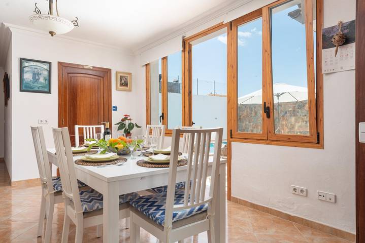 Spacious Majorcan Charm in Quiet Town: Bbq & Pool in Porreres, Majorque du Sud