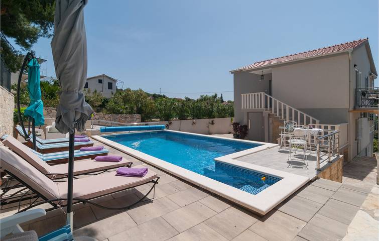 Ferienhaus für 10 Personen, mit Terrasse und Garten - 1