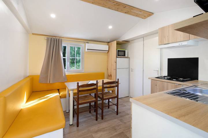 Mobil home pour 6 personnes, avec jardin et bassin pour enfant, adapté aux familles à Bouzic - 3