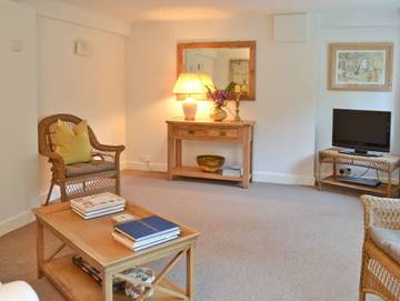 Log Cabin for 2 People in Stroud, The Cotswolds, Photo 2