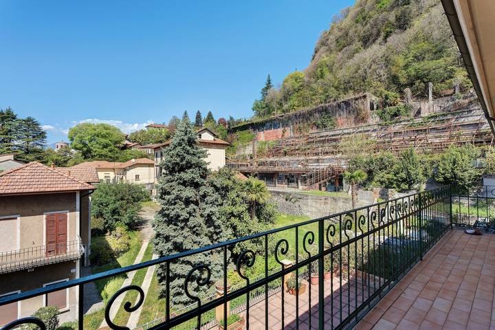 Gîte pour 6 personnes, avec balcon à Laveno-Mombello - 2