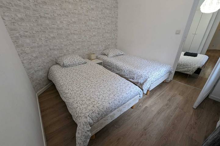 Appartement entier, En hypercentre, au calme, avec cour privative +parking public payant à proximité in Arras, Région d'Arras