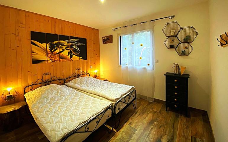 Gîte pour 10 personnes, avec terrasse ainsi que jardin et jacuzzi, animaux acceptés dans Lozère - 2