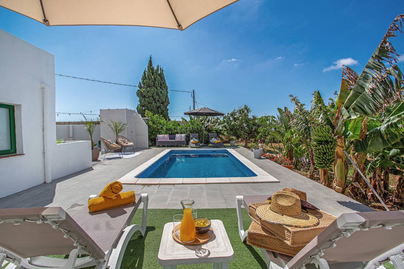Vacation Home 'Piscina Climatizada' with Sea View, Private Pool and Wi-Fi in La Hidalga, Arafo region