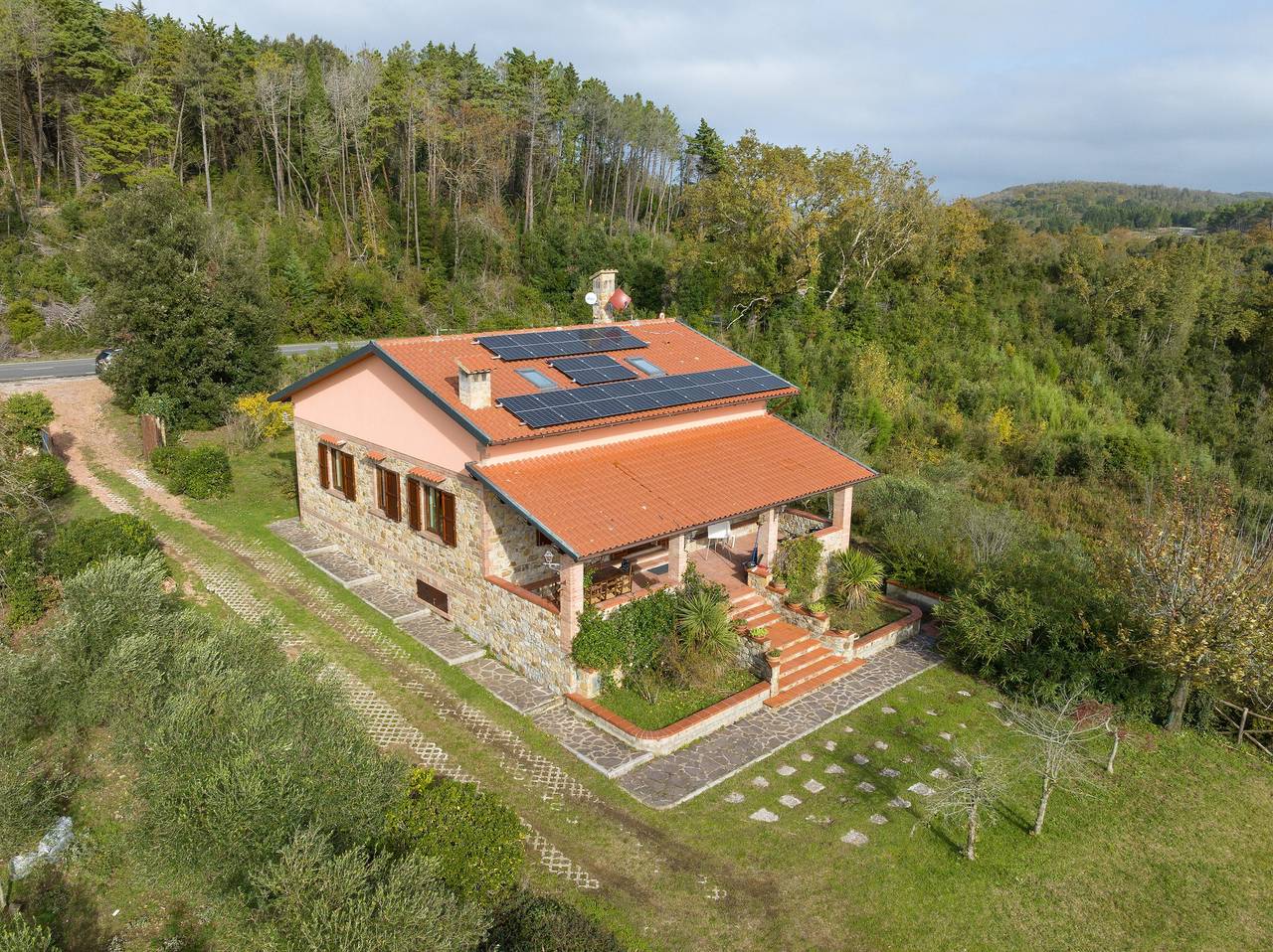 Maison de vacances "Casa Flora" avec piscine privée, terrasse et Wi-Fi in Monteverdi Marittimo, Côte des Étrusques