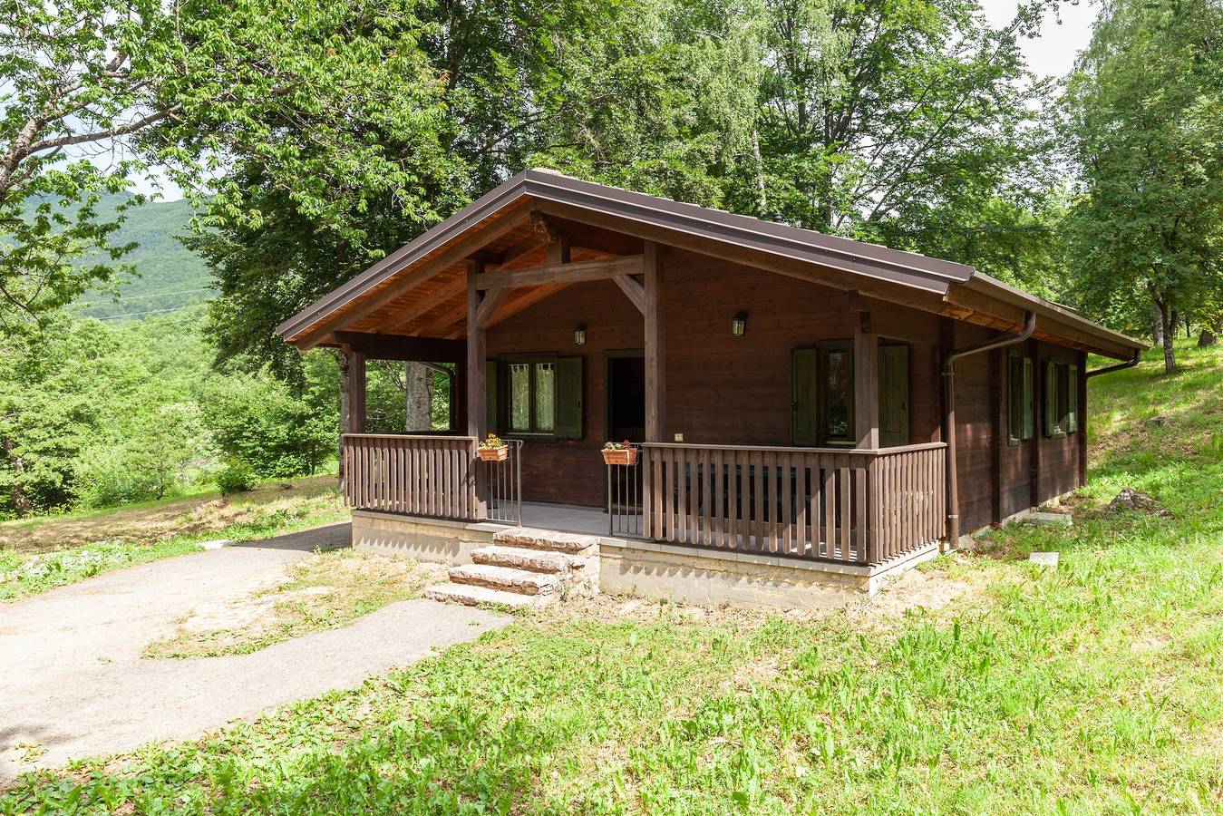 Chalet Castagno – Villaggio Anemone mit Bergblick und Terrasse in Sillano, Alta Via dei Parchi