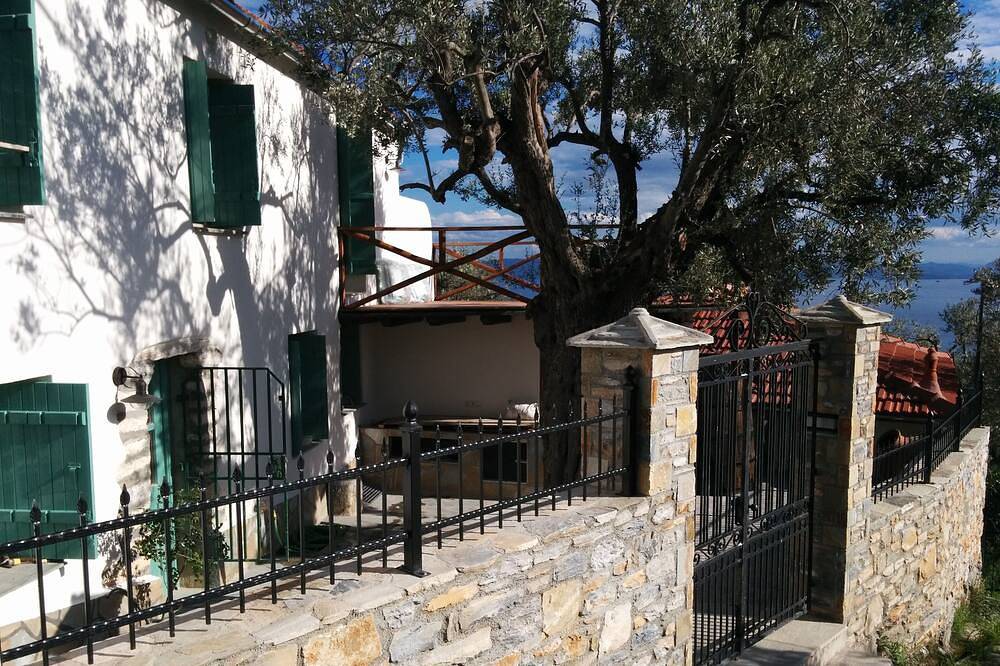 Grünes Haus - Wunderschöner Ausblick in Argireika, Pilion