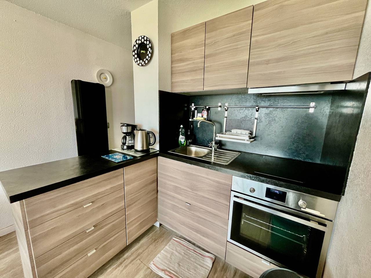 Entire apartment, Apartment for 4 facing the sea with private parking, in Sète in Sete, Côte d'Améthyste