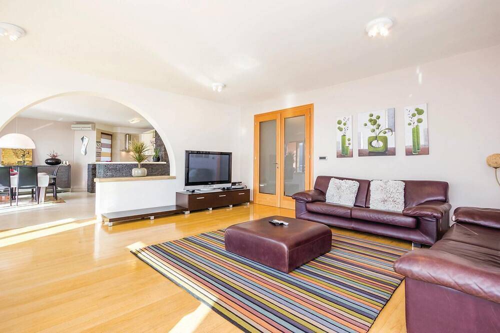 Gorgeous home in Rijeka with kitchen in Rijeka, Primorje-Gorski Kotar