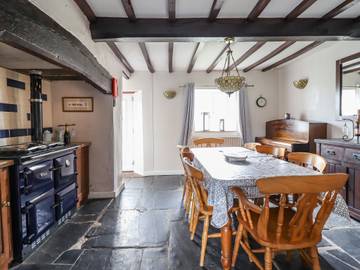 Holiday Rental for 8 People in Llanrhaeadr-ym-Mochnant, Mid-Wales, Photo 4