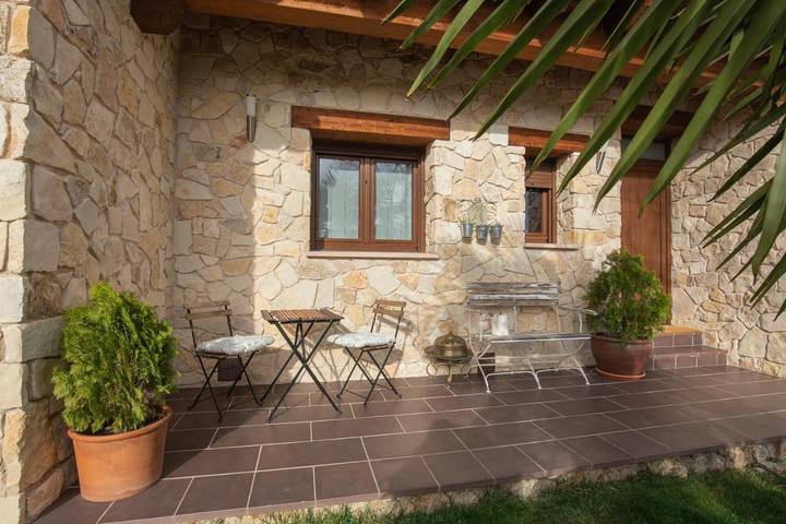 Casa rural para 8 personas, con Terraza además de Jardín y Vistas en Espirdo - 4