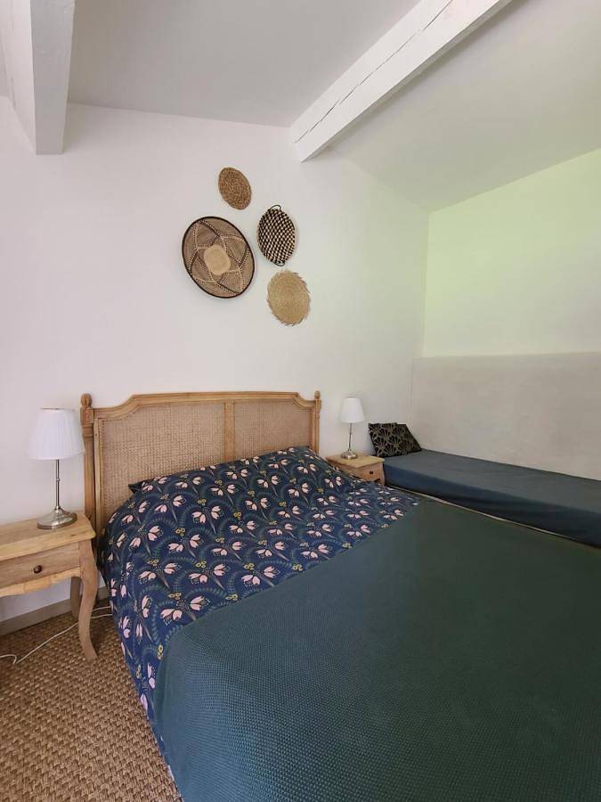 Queen Room with Pool View in Puycelsi, Région d'Albi
