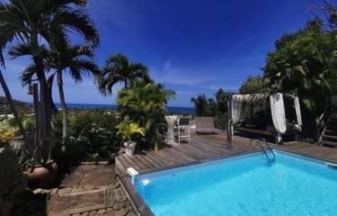 Chambre d’hôte pour 2 personnes, avec jardin ainsi que piscine et vue en Guadeloupe