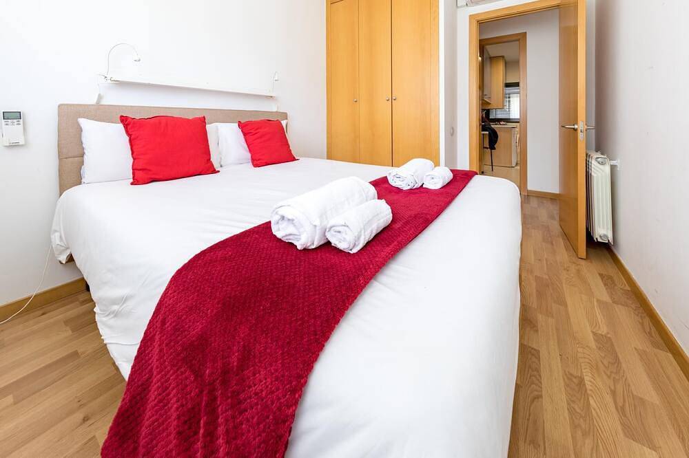 Entire apartment, Las Tablas - 3 Bedrooms with terrace in Punto de Atención al Ciudadano, Madrid