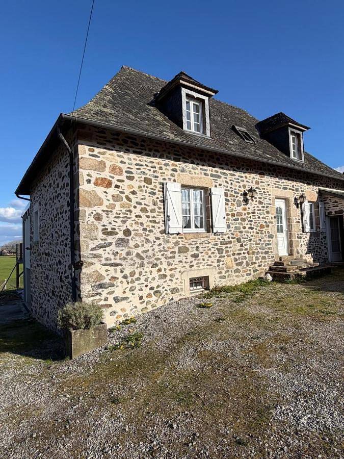 Location de vacances pour 13 personnes, avec jacuzzi et jardin à Seilhac