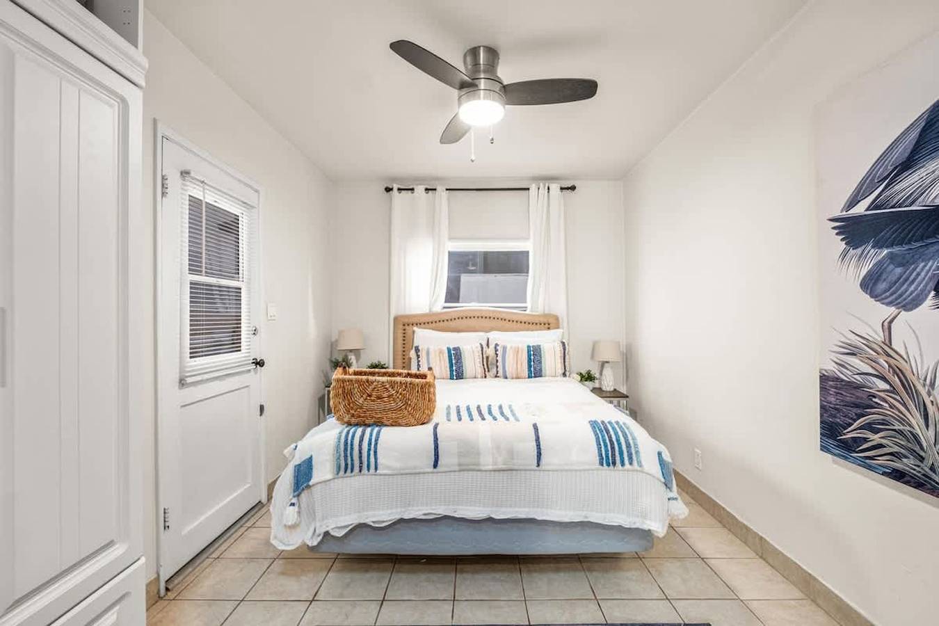 Ganze Wohnung, Beachside Apt with Laundry Steps to the Shore in Hermosa Beach, Los Angeles County