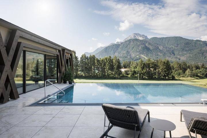 Hôtel pour 4 personnes, avec vue et piscine ainsi que jardin et sauna, animaux acceptés