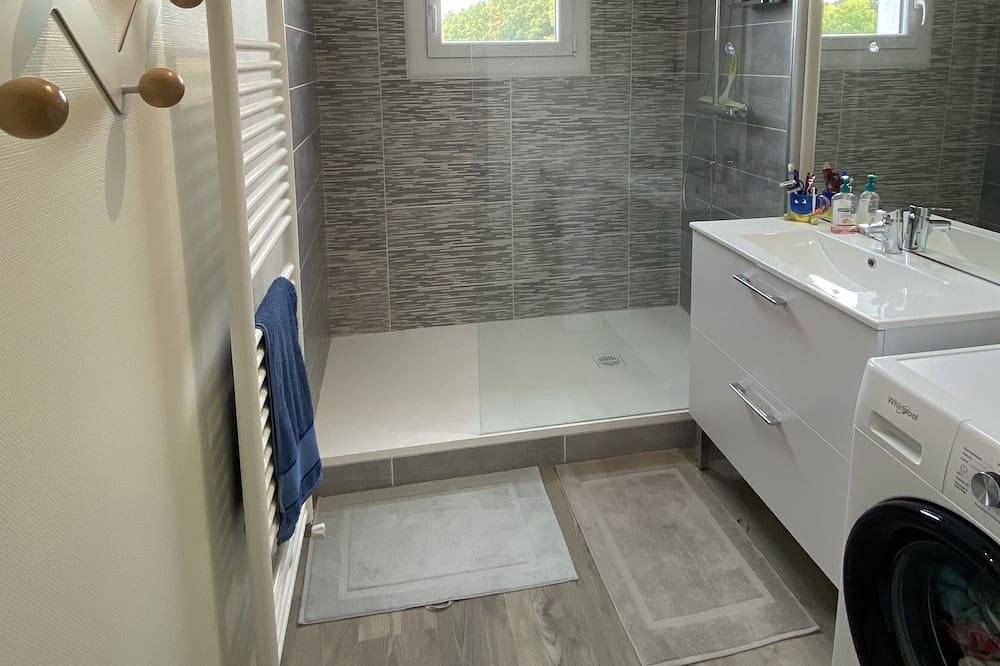 Appartement entier, Superbe logement situé en centre-ville avec parking in Troyes, Aube