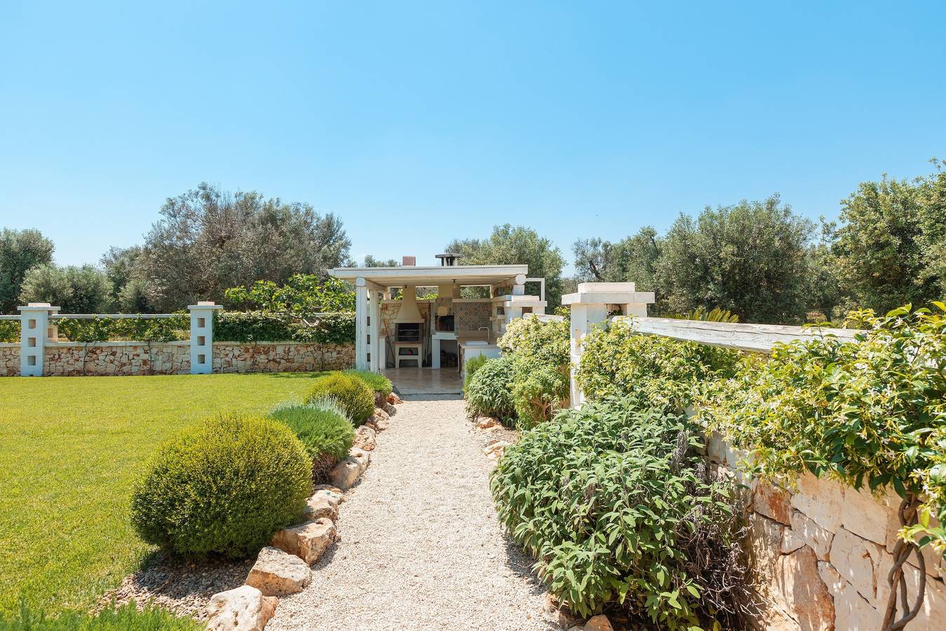 Casa rotonda tradizionale con Wi-Fi, aria condizionata, piscina e giardino in San Vito dei Normanni, Salento
