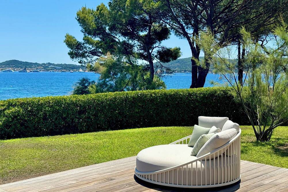 La Voile, Beachfront Villa in Grimaud, Mediterranean Coast (France)