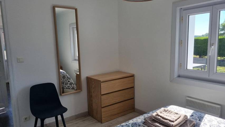 Location de vacances pour 6 personnes, avec terrasse ainsi que vue et jardin à Saigneville - 3