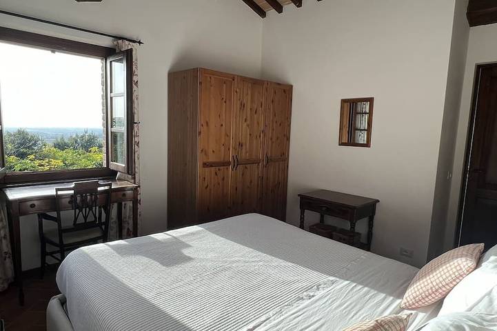 Secluded Villa, private heated Pool, Wi-fi and TV. Secure Payment in Civitella in Val di Chiana, Chianti
