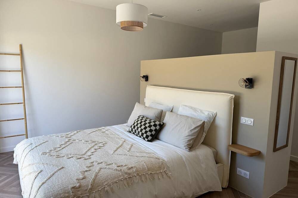 Apartamento entero, Villa Ambre - Tres Habitaciones Piso, Capacidad 6 in Le Rouret, Region de Cannes