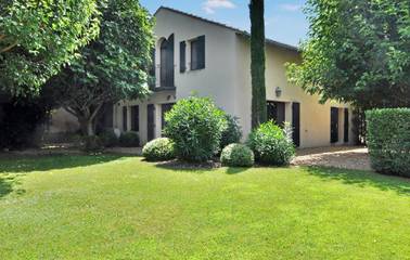 Gîte pour 10 personnes, avec terrasse et piscine à Barbentane