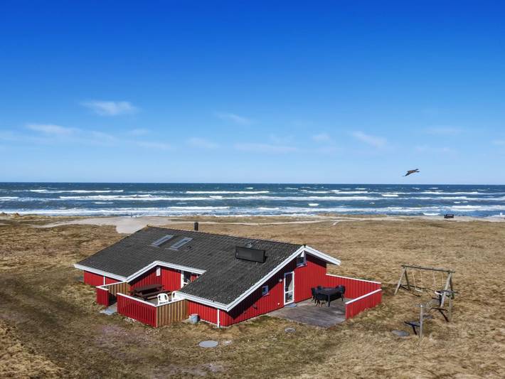 Ferieudlejning for 7 personer, med terrasse i Nørlev Strand