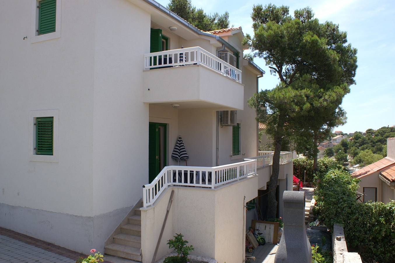 Ganze Wohnung, 1-Zimmer-Ferienwohnung mit Terrasse und Meerblick Razanj, Rogoznica A-4265-b in Ražanj, Šibenik-Knin