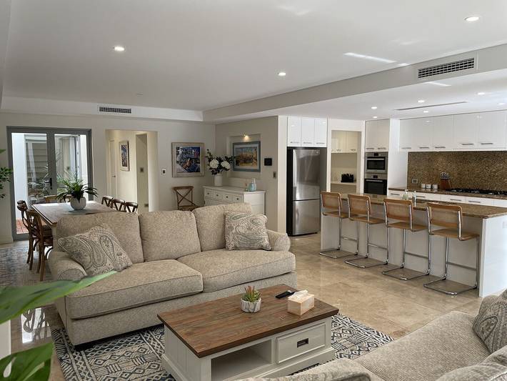 Holiday home for 9 people, with balcony in Mandurah