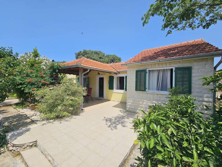 Location de vacances pour 5 personnes, avec terrasse et jardin, animaux acceptés à Rogoznica - 2