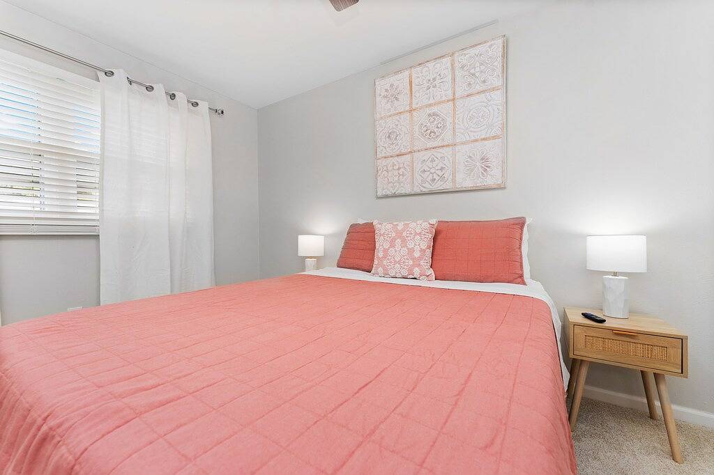 Self Check-in #2 - Full Kitchen - Modern Design - Central in Lubbock, Lubbock County