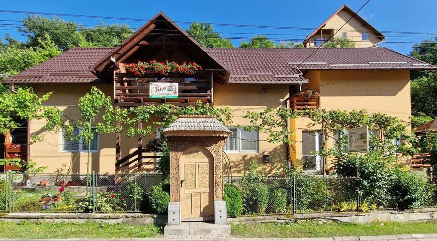 Location de vacances pour 2 personnes, avec terrasse ainsi que jardin et piscine dans Mureș