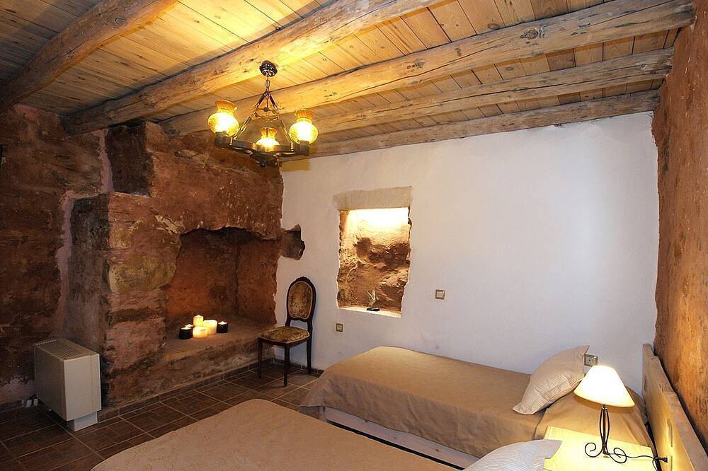 ★ Luxurious stone villa, totally private pool, peaceful, near sea, Wifi, parking in Maleme, Chania und Umgebung
