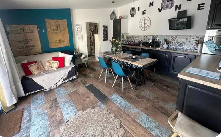 Gîte pour 4 personnes, avec Terrasse ainsi que Jardin et Piscine à Estézargues