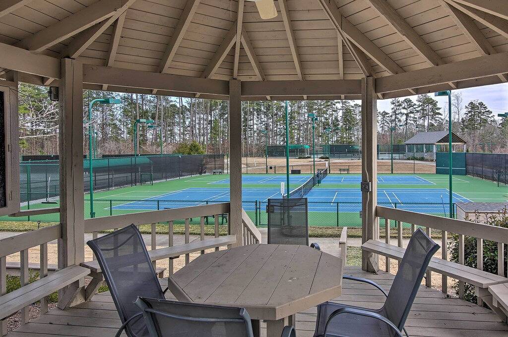 Ganze Wohnung, Lake Keowee Resort Condo: Waterfront Balcony in Lake Keowee
