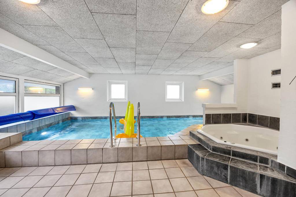 Spacious holiday home with pool for 12 people in Ho in Ho, Varde e dintorni