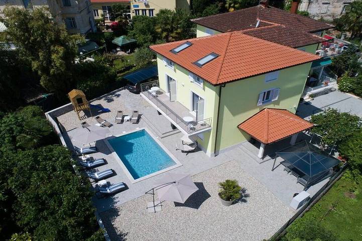 Villa für 10 Personen, mit Terrasse und Garten sowie Sauna