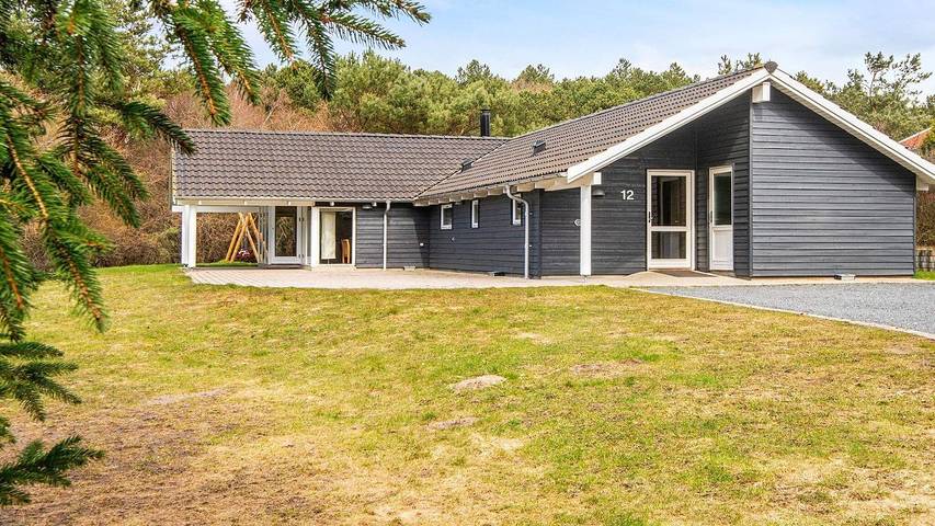 Feriehus for 12 personer, med terrasse og jacuzzi, dyr tillatt i Ebeltoft