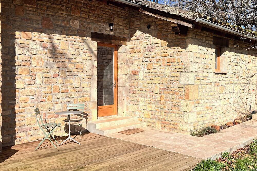 Small 2/4 person gite with swimming pool to share with the large gite in Saint-Antonin-Noble-Val, Macizo Central