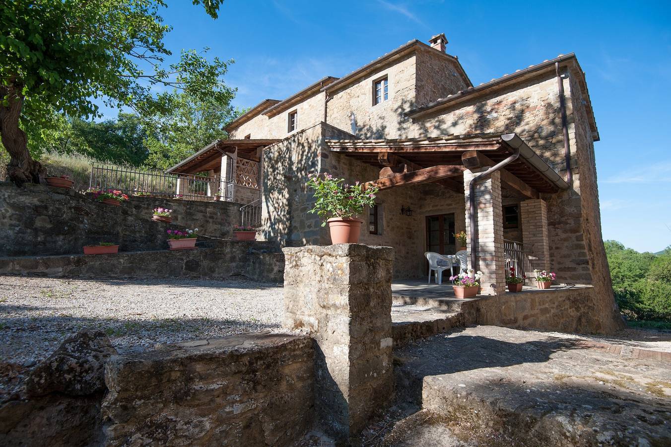 Agriturismo "Pilari Intera Struttura" con piscina privata e Wi-Fi in Provincia di Arezzo