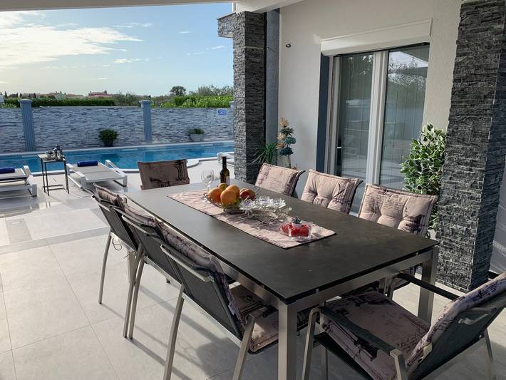 Villa für 10 Personen, mit Balkon/Terrasse und Balkon sowie Pool in Fazana