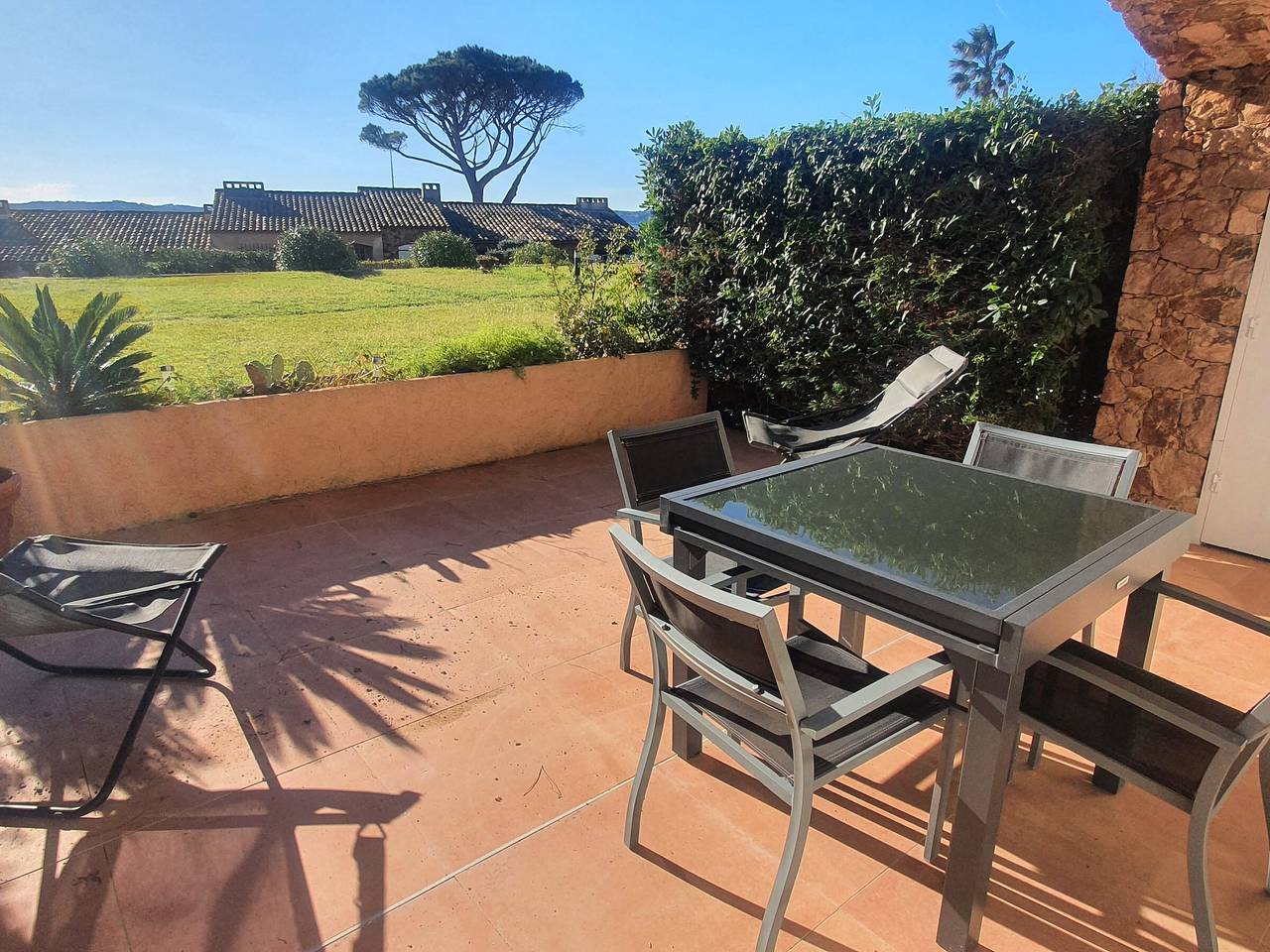 Entire apartment, 3-room apartment with terrace in private residence Sainte-Maxime in Sainte-Maxime, Draguignan region