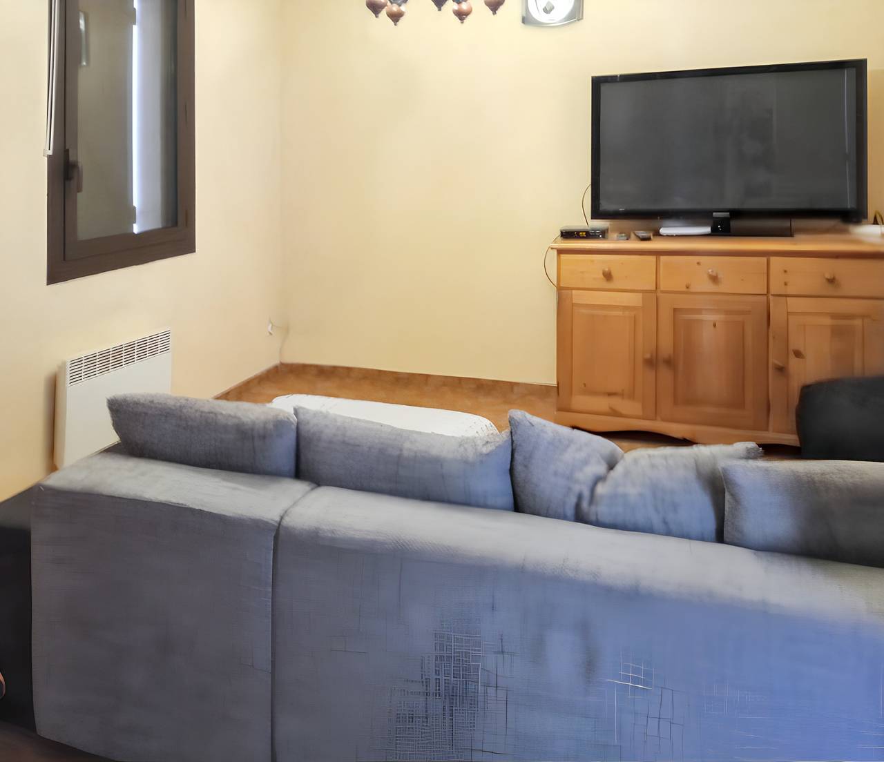Entire apartment, Charming apartment with lake and mountain view – 75 m² in Fontrabiouse, Parc naturel régional des Pyrénées catalanes