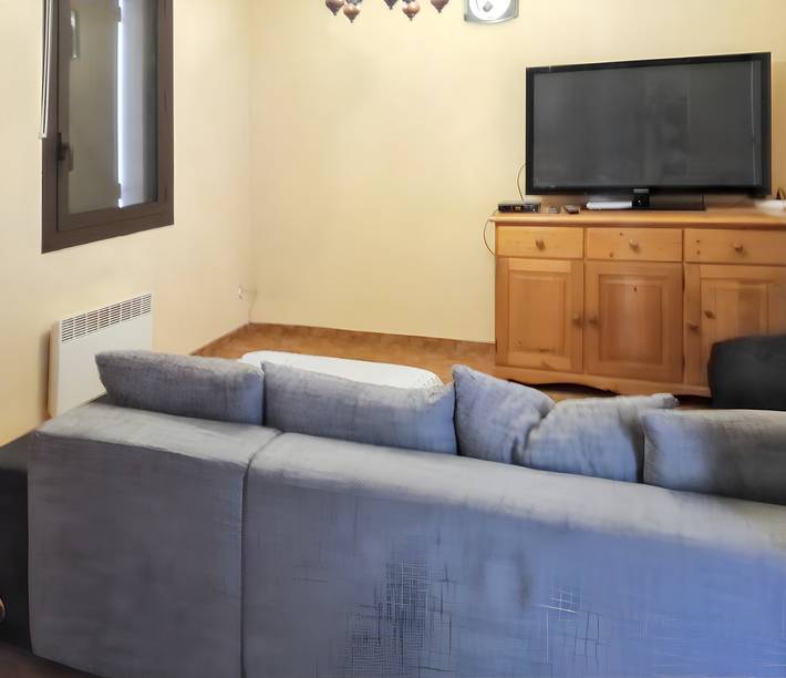 Gîte pour 6 personnes, avec vue sur le lac et terrasse à Fontrabiouse - 2