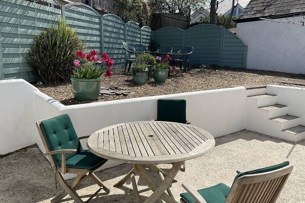 2 Min Walk To Trevone Beach in Trevone, Cornwall