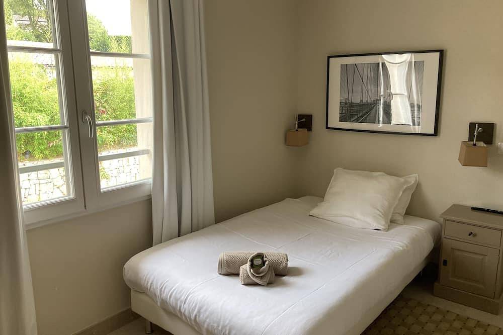 Mas de Charme au Milieu des Oliviers in Le Rouret, Cannes region