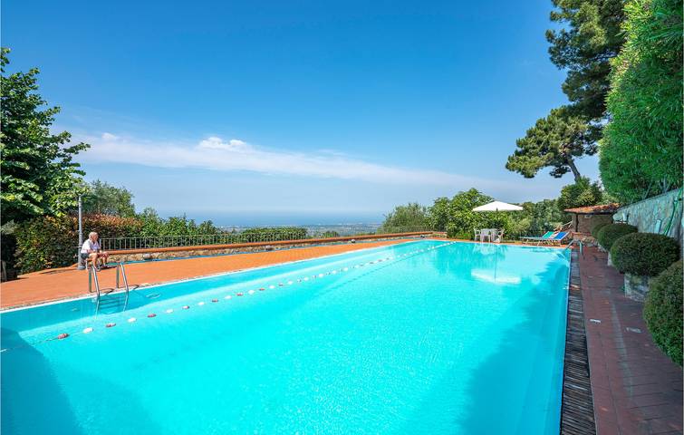 Luxuriöses 2BDR Apartment mit Pool & Parkplatz in Massarosa, Italienische Riviera